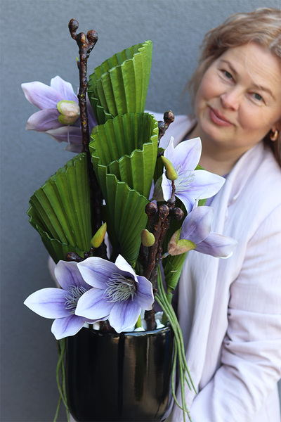 Magolia, dekoracyjny bukiet w pucharze