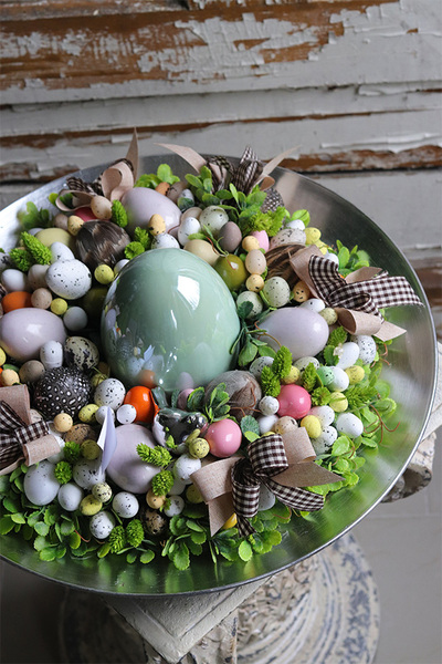 Drenisa Renallo, stroik wielkanocny na talerzu z jajem