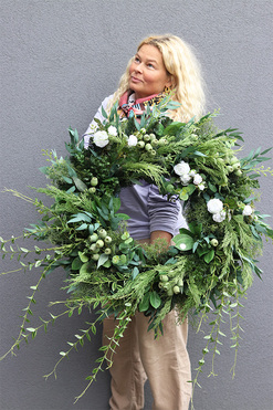 Zielona Magia, wieniec nagrobny z makówkami, śr.65cm