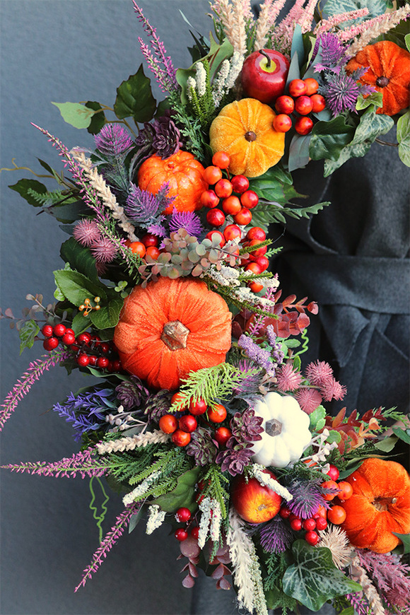 Poranny, jesienny wianek z dyniami