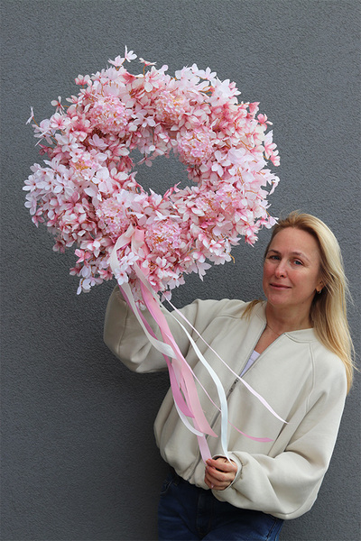 Pink Lady Eyre, asymetryczny wianek dekoracyjny