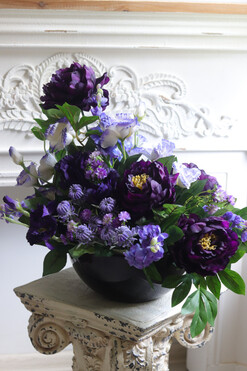 Purple Day, kompozycja nagrobna w misie, wym.40x68cm