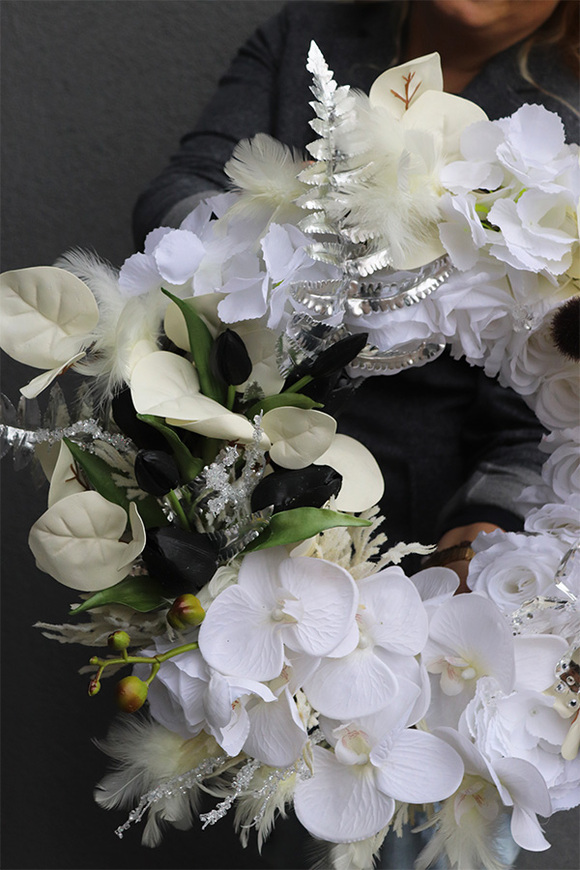 Glamour Pearl, nowoczesny wianek dekoracyjny czarno-biały