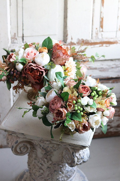 Beige Italy, kompozycja kwiatowa w pucharze, wys.21cm 