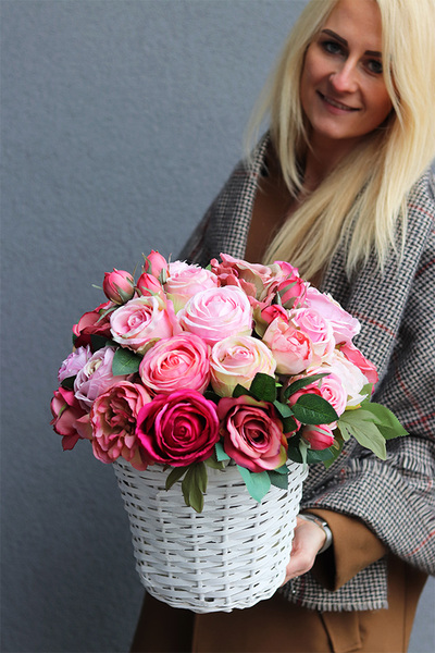 Rosaria, romantyczny kosz różowych kwiatów