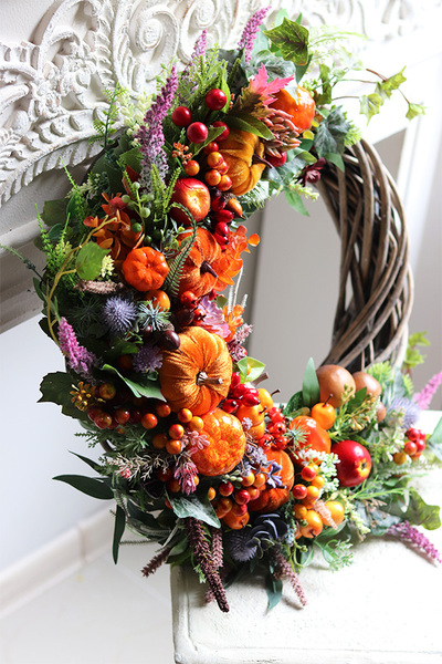 Velvet Pumpkins, jesienny asymetryczny wianek z dyniami