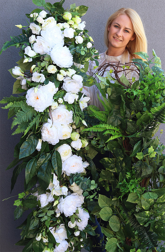 Sicilia White, gęsta girlanda ze sztucznych kwiatów, dł.160cm 