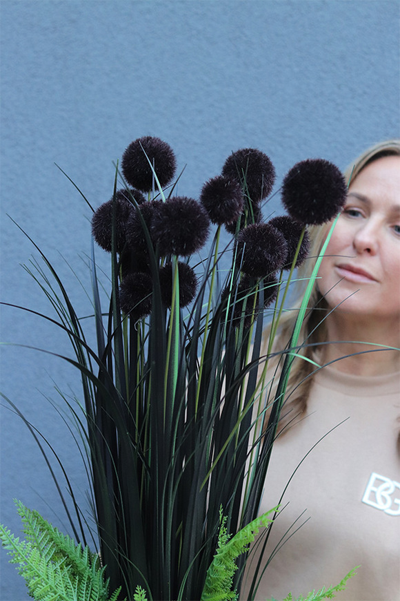 Black Ontario, kompozycja z trawami