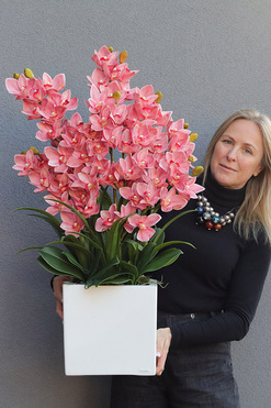 OD RĘKI Cymbydium Pink Fiberglass, gumowy storczyk w donicy, wys.90cm