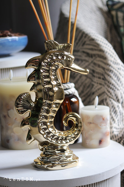 OD RĘKI Pacific, figurka konik morski, złoty, wys.29cm
