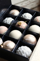 Champagne Forest, błyszczące świąteczne bombki