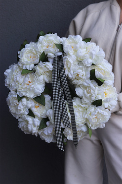 Białe Piwonie 2, kwiatowy wianek, śr.46cm