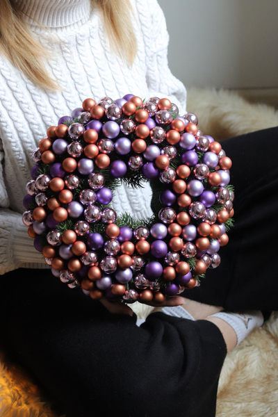 Magiczna Gwiazdka, świąteczny wianek z bombkami