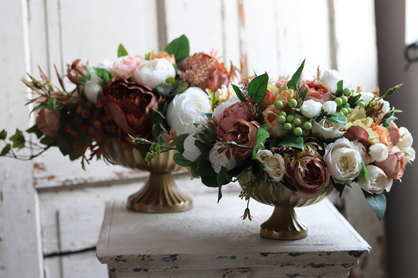 Beige Italy, kompozycja kwiatowa w pucharze, wys.21cm 