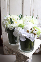 biało-zielony bukiet kwiatów w szklanym wazonie, Orchideano 2, wys.27cm