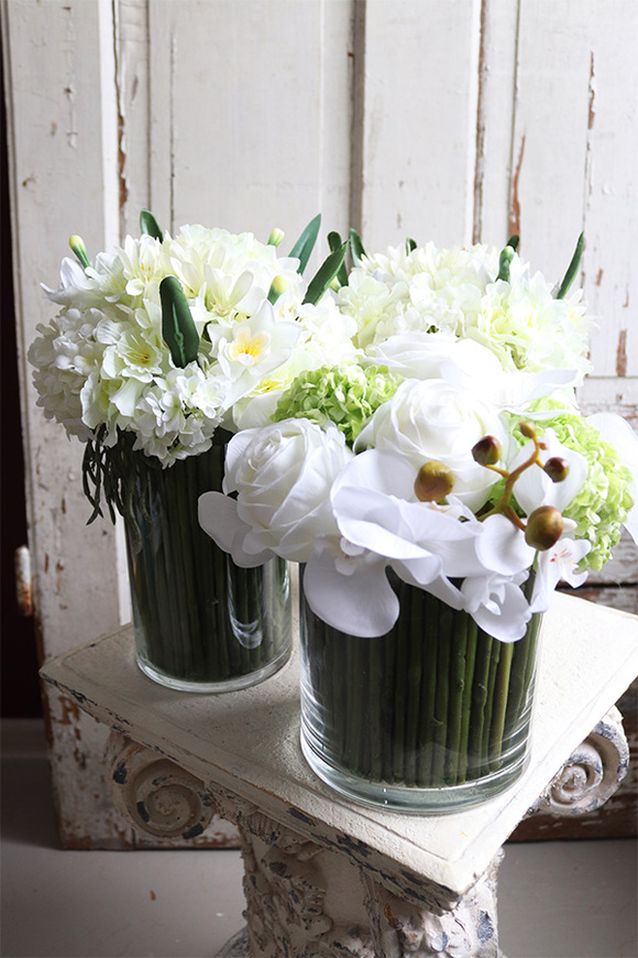 biało-zielony bukiet kwiatów w szklanym wazonie, Orchideano 2, wys.27cm