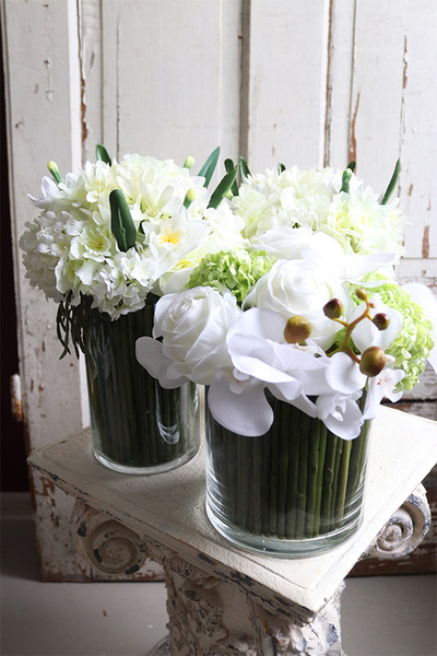 biało-zielony bukiet kwiatów w szklanym wazonie, Orchideano 2, wys.27cm