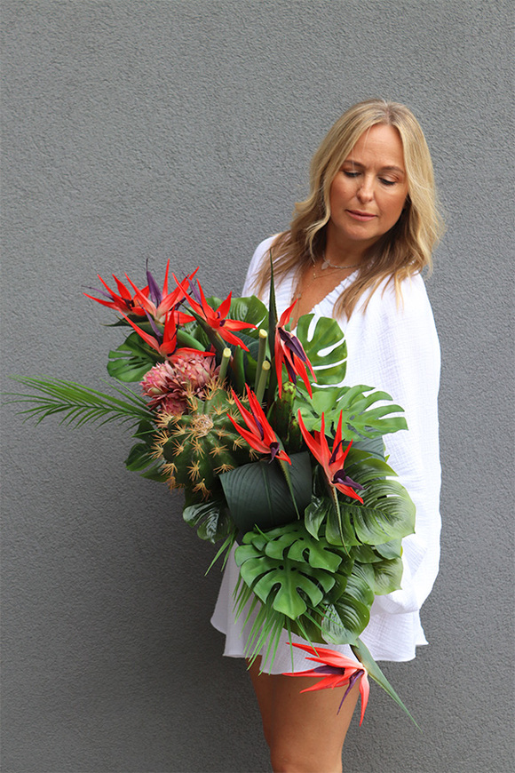 Laos Strelicja Grandena, egzotyczna kompozycja w czarnej donicy