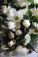 Torrino Romanea, biała kompozycja kwiatowa