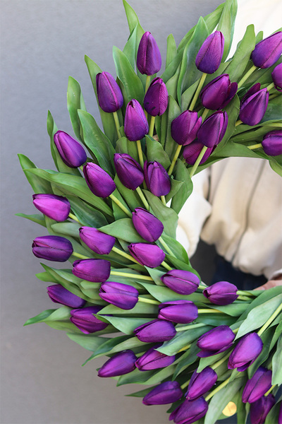 Witaj Wiosno Violeti, wiosenny wianek z tulipanów