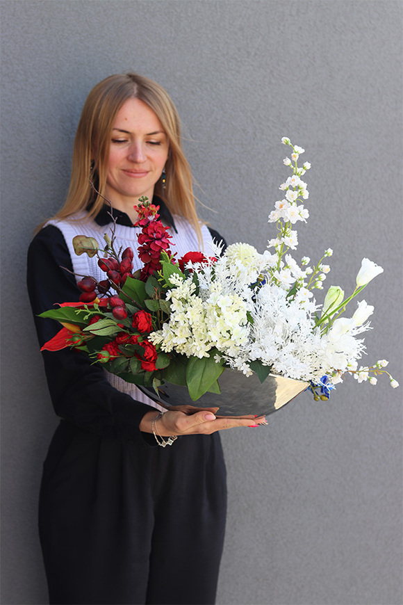 Wyborcza, kompozycja kwiatowa w donicy