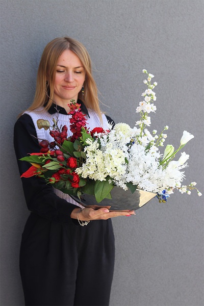 Wyborcza, kompozycja kwiatowa w donicy