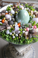 Drenisa Renallo, stroik wielkanocny na talerzu z jajem