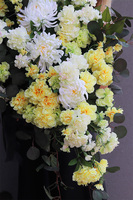 Yellow Wreagry, kompozycja nagrobna w naczyniu