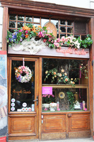 Bella Słodko-Słona, dekoracyjna girlanda kwiatowa