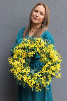 Forsycje, wiosenny wianek kwiatowy