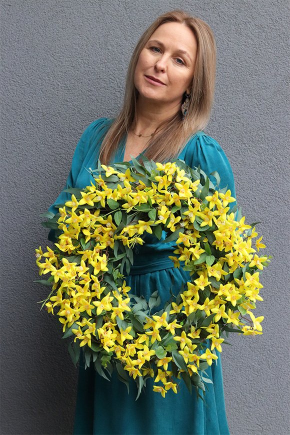 Forsycje, wiosenny wianek kwiatowy