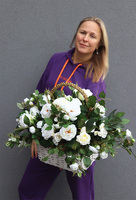 Białe Dni Roses, nagrobny kosz z białymi różami