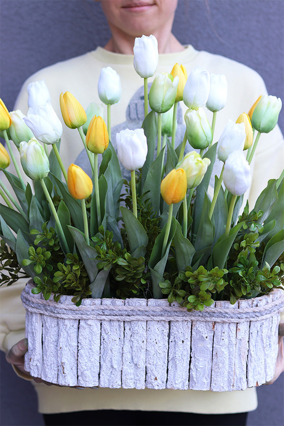 Wiosna w Pełni, wiosenna dekoracja kwiatowa w skrzynce