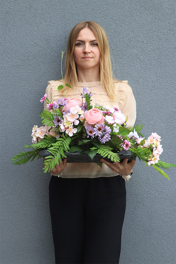 Mamma Volcan, kompozycja nagrobna na ciężkiej tacy