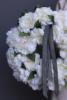 Białe Piwonie, kwiatowy wianek	