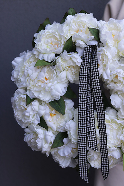 Białe Piwonie, kwiatowy wianek	