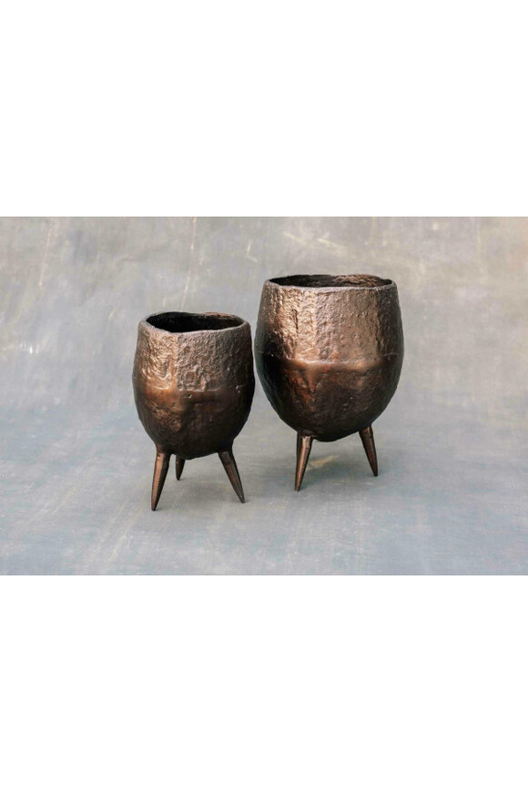 Rustic, metalowa osłonka na nóżkach