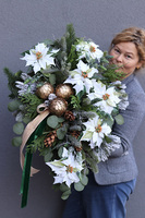 Białe Wspomnienia, kompozycja nagrobna w misie