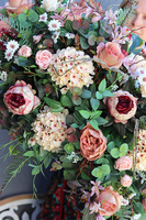 Nurita, dekoracja nagrobna w drewnianej skrzynce, wym.47x122cm 