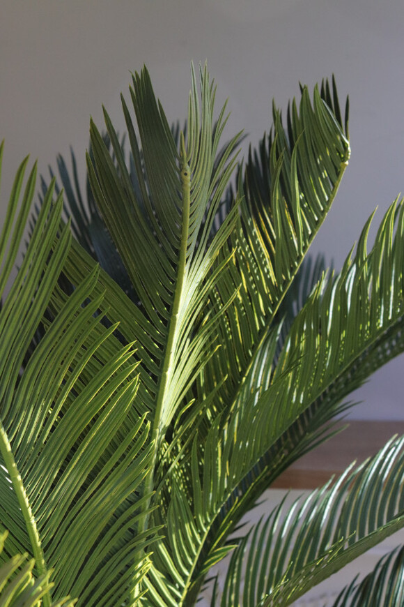 Cykas Gold Hilton, sztuczna roślina w złotej donicy