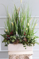 kompozycja z trawami w białej donicy, Kreosi Felano, wys.76cm