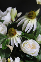 Torrino Romanea, biała kompozycja kwiatowa