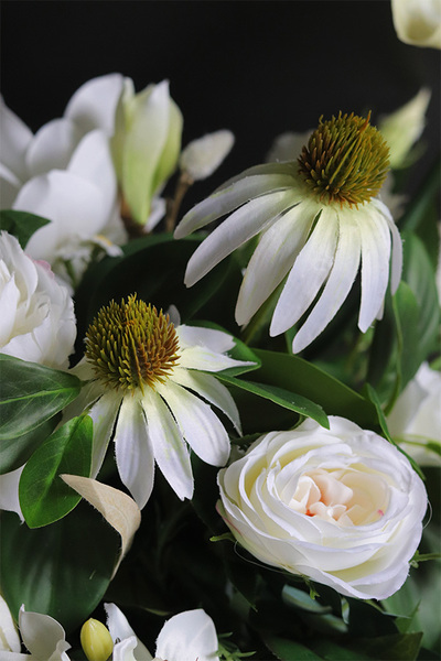 Torrino Romanea, biała kompozycja kwiatowa