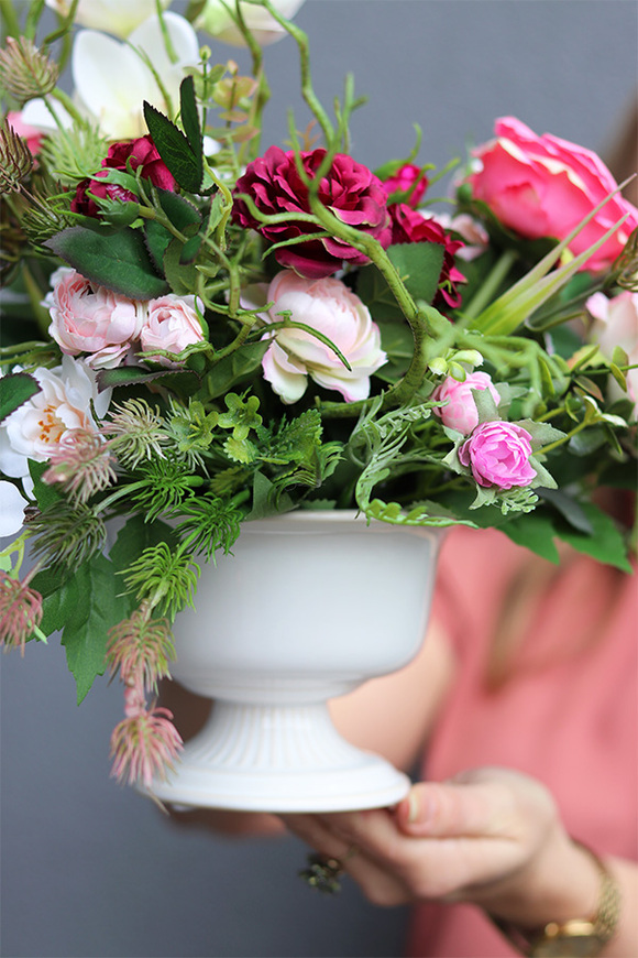 Rozalia, kompozycja kwiatowa w pucharze