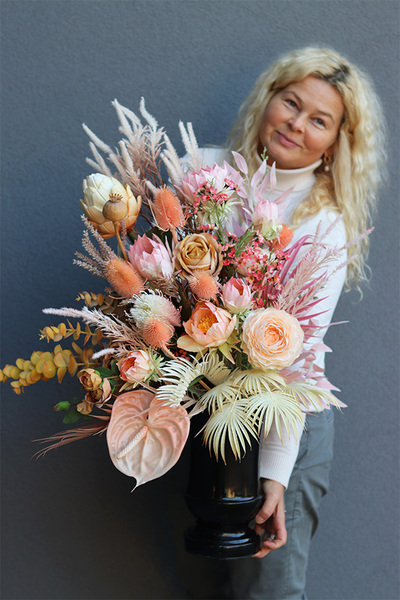 Mortario Vinn, nowoczesny bukiet nagrobny w wazonie