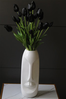 Black Tulips Head, wiosenna kompozycja w wazonie