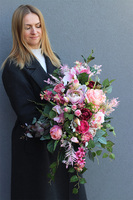 Lisa Milla Laos, kompozycja nagrobna w ceramicznej łódce