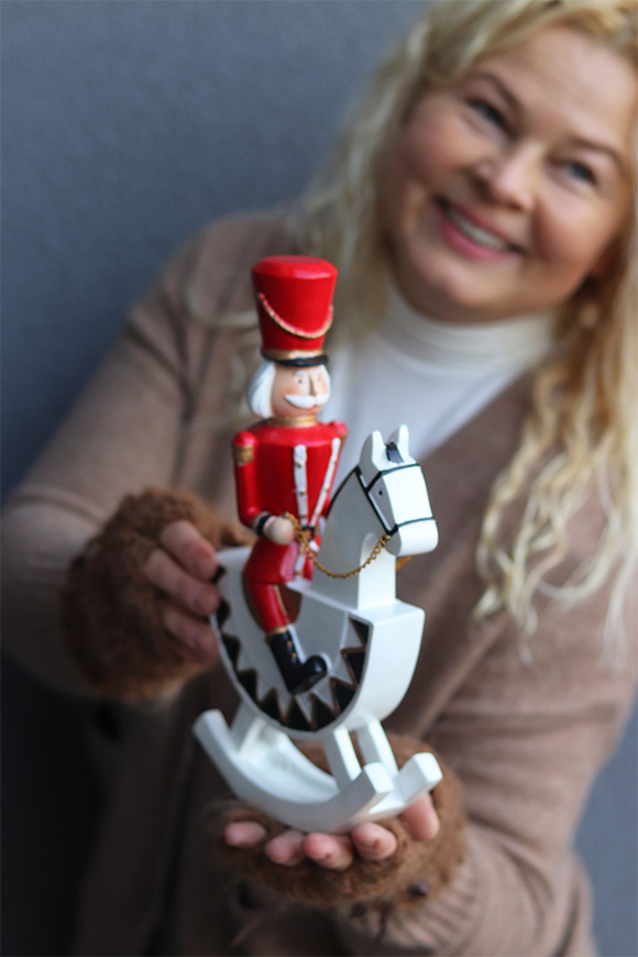 Wiśta Wio, świąteczna figurka dziadek do orzechów na koniku