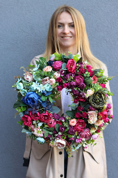 Caryca Rotonda, kwiatowy wianek dekoracyjny