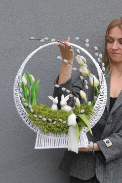 Aurelia Rabbita, wiosenna dekoracja kwiatowa, wym.50x44x17cm